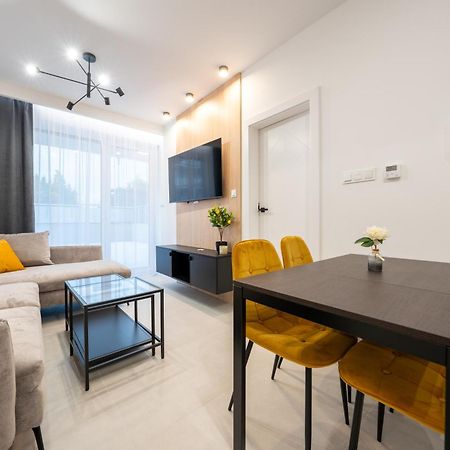 Miodowy Apartament Z Duzym Tarasem W Rewalu, Blisko Morza ภายนอก รูปภาพ