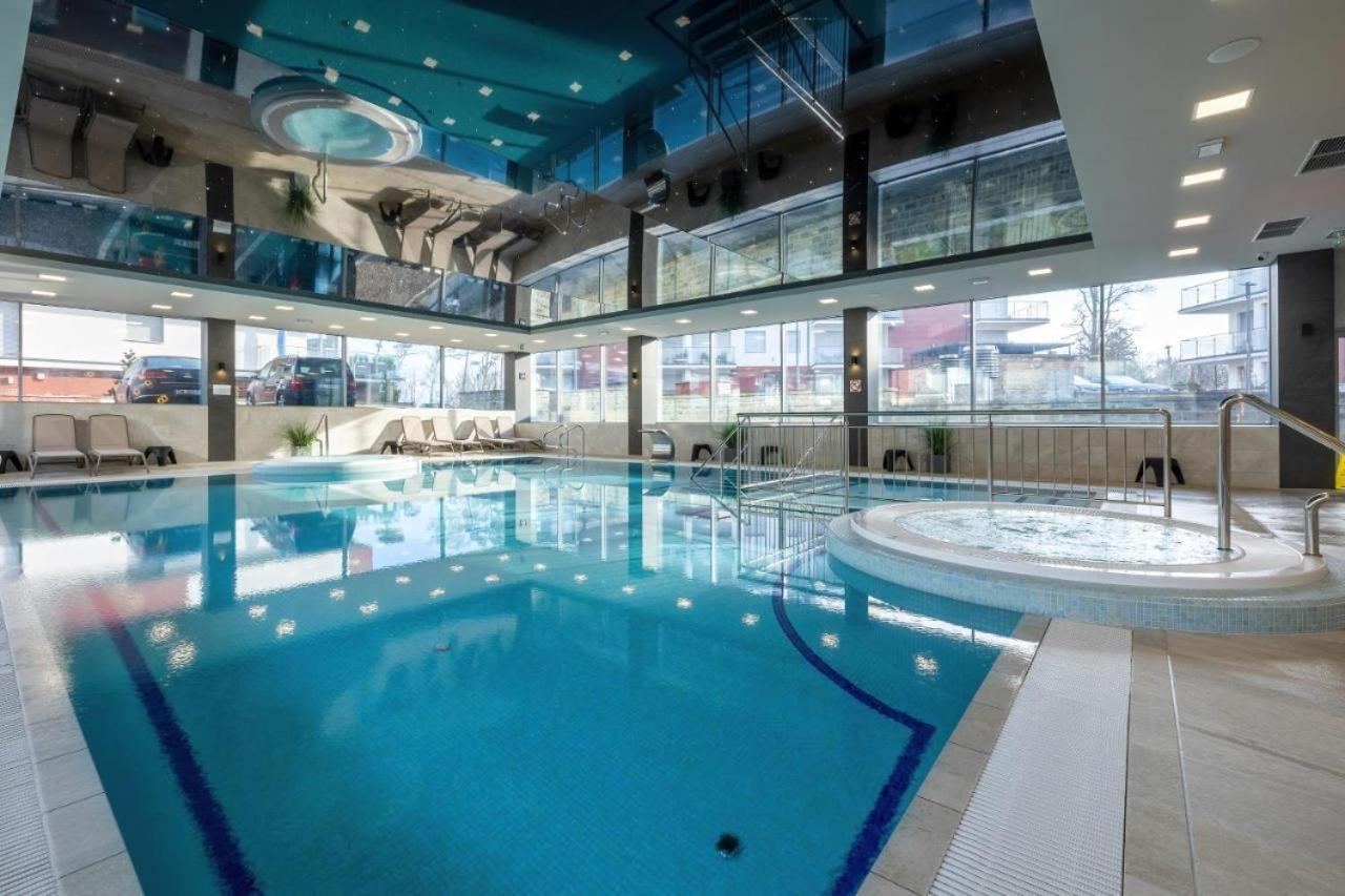 Miodowy Apartament Z Duzym Tarasem W Rewalu, Blisko Morza ภายนอก รูปภาพ