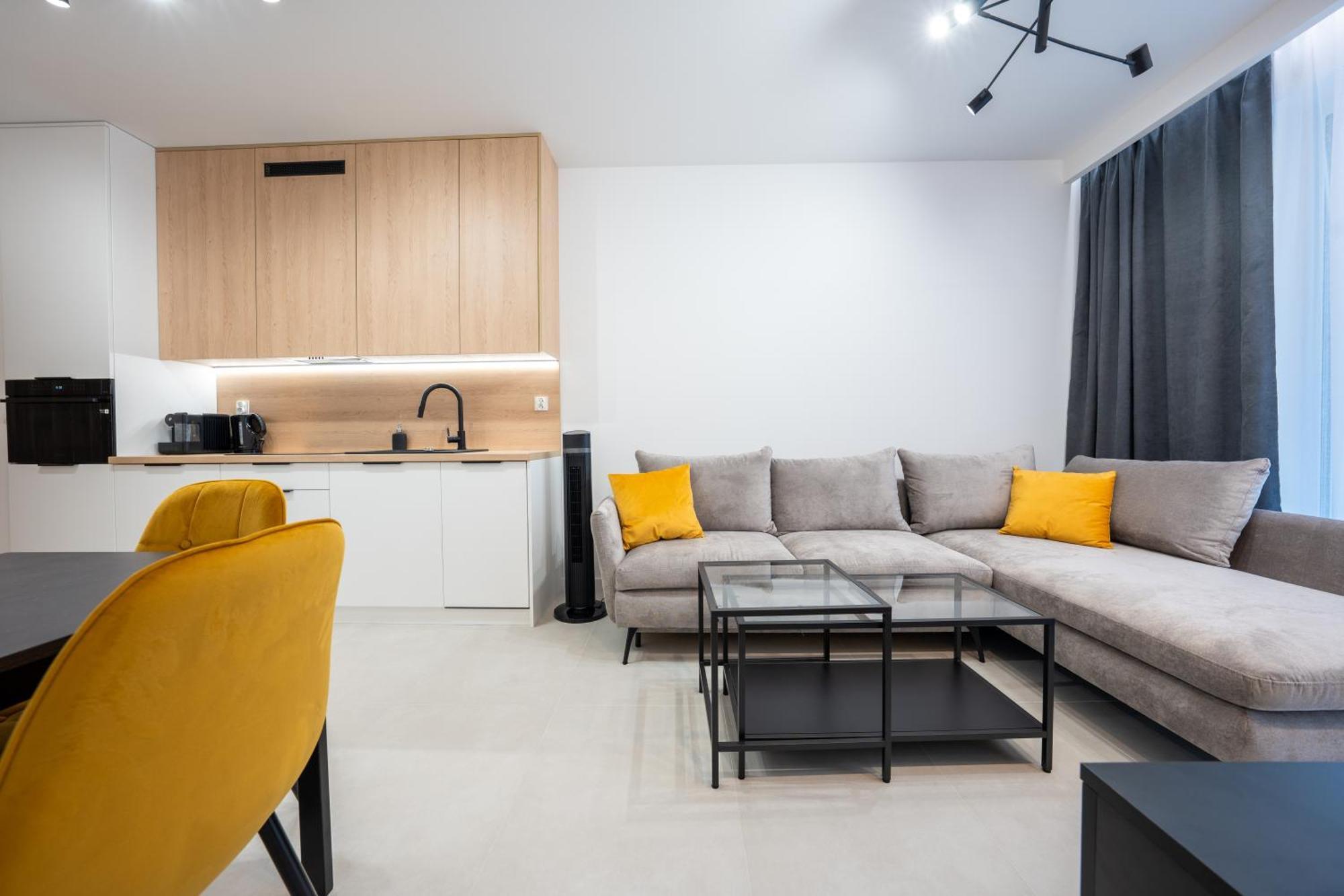 Miodowy Apartament Z Duzym Tarasem W Rewalu, Blisko Morza ภายนอก รูปภาพ